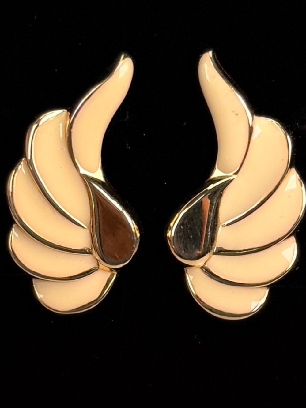 Vintage, goldtone cream enamel, clip on earrings